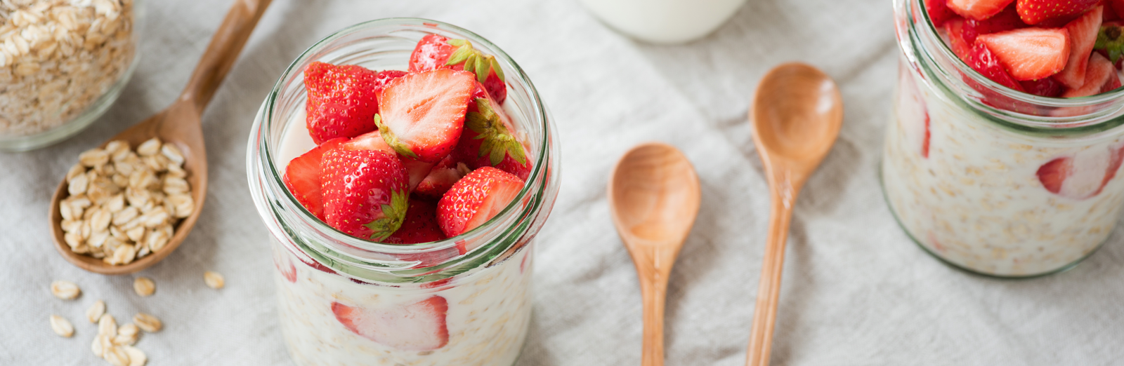 strawberry cheesecake overnight oats