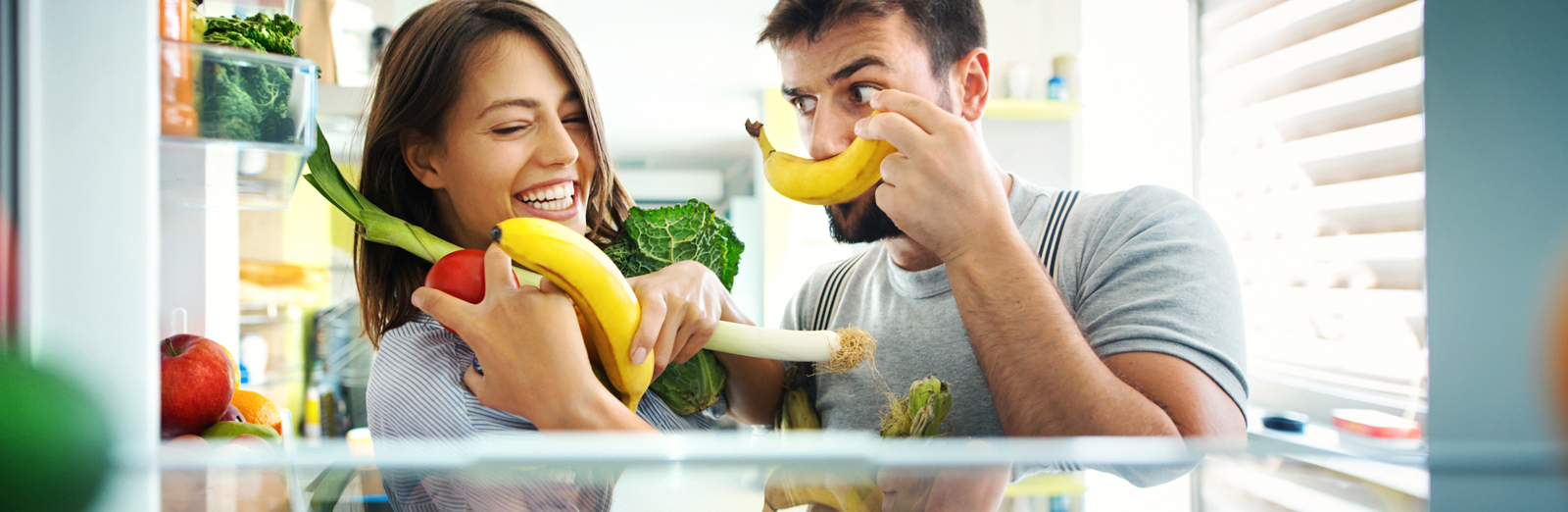 couple-looking-in-fridge-1600x522.png