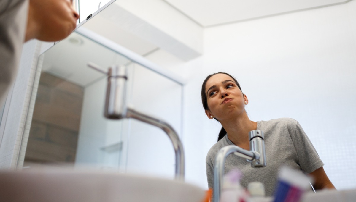 girl-making-mouthwash-in-the-morning-picture-1200x683.jpg